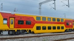 कितनी बदल गई 'लाइफ लाइन' कही जाने वाली डबल डेकर ट्रेन? जानें क्या-क्या हैं सुविधाएं, देखें तस्वीरें