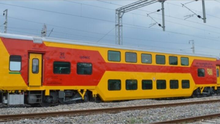 जयपुर-दिल्ली सराय रोहिल्ला-जयपुर डबल डेकर ट्रेन में अलवर, रेवाडी, गुडगांव और दिल्ली रोज जाती है.