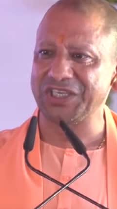 'कांग्रेस- सपा के अंदर जिन्ना की आत्मा घुस गई है'- CM Yogi | Shorts