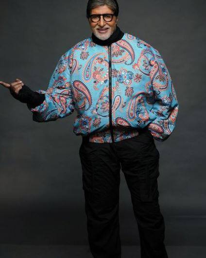 हिंदी सिनेमा के शहंशाह अमिताभ बच्चन भी अमीर एक्टर्स की लिस्ट में हैं. Siasat के मुताबिक, अमिताभ बच्चन की नेटवर्थ 3000 करोड़ है.