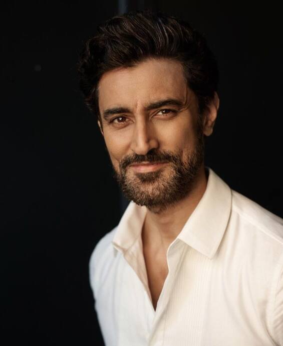 वहीं कुणाल अब एक्टिंग छोड़ अपनी 110 करोड़ रुपये की कंपनी चला रहे है.  कपूर लीडिंग क्राउड-फंडिंग प्लेटफॉर्म केटो चला रहे हैं जो असहाय और जरूरमंदों के लिए फंड जुटाती है. उन्होंने इसे 2012 में बिजनेस पार्टनर ज़हीर अदनवाला और वरुण शेठ के साथ इसे इस्टैब्लिश किया था.