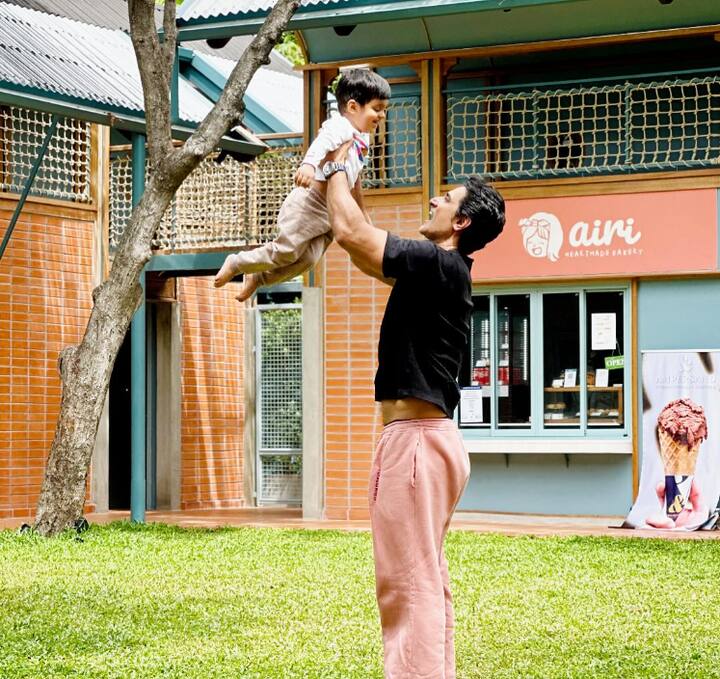 नैना एक इनवेस्टमेंट बैंकर के रूप में काम करती थीं और अब यह जोड़ा अपने बेटे के साथ एक हैप्पी मैरीड लाइफ एंजॉय कर रहा है.