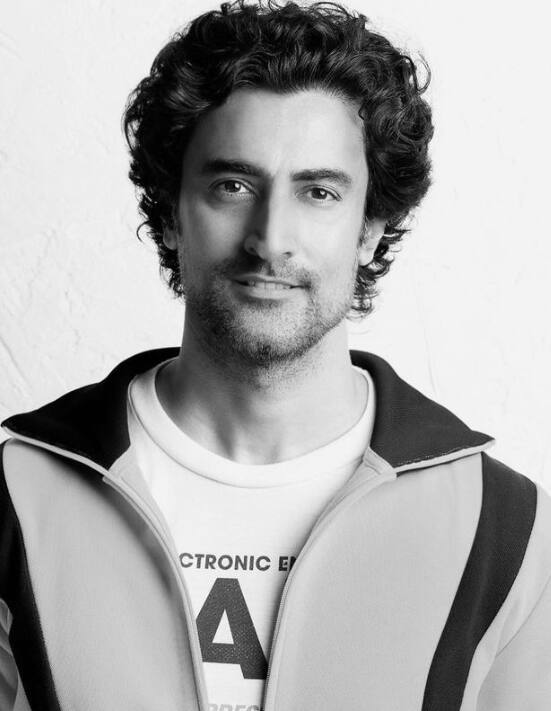 कुणाल को आखिरी बार 2021 में आई फिल्म ‘अनकही कहानी’ और वेब सीरीज ‘द एम्पायर’ में देखा गया था, हालांकि, तब से उनके पास कोई फिल्म नहीं है.