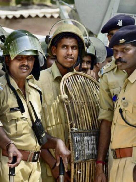 PAC यूपी पुलिस से कैसे अलग होती है?