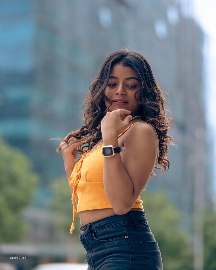 కాని ఈసారి హౌజ్‌లో అలరించేది వీళ్లే అంటూ ఓ జాబితా నెట్టింట వైరల్‌ అవుతుంది. హీరోయిన్ కుషితా కల్లపు, అంజలి పవన్, వింధ్య విశాక, నయని పావని, యాంకర్‌ విష్ణు ప్రియల పేర్లు ప్రముఖంగా వినిపిస్తున్నాయి.(Image Source: _.nainikadances/Instagram)