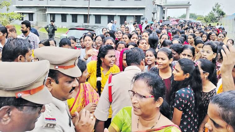 Gudlavalleru college Incident AP Govt Declares No secret cameras found in college Gudlavalleru: గుడ్ల‌వ‌ల్లేరు ఎస్ఆర్‌జీ కాలేజీ ఘ‌ట‌న‌లో కీలక పరిణామం