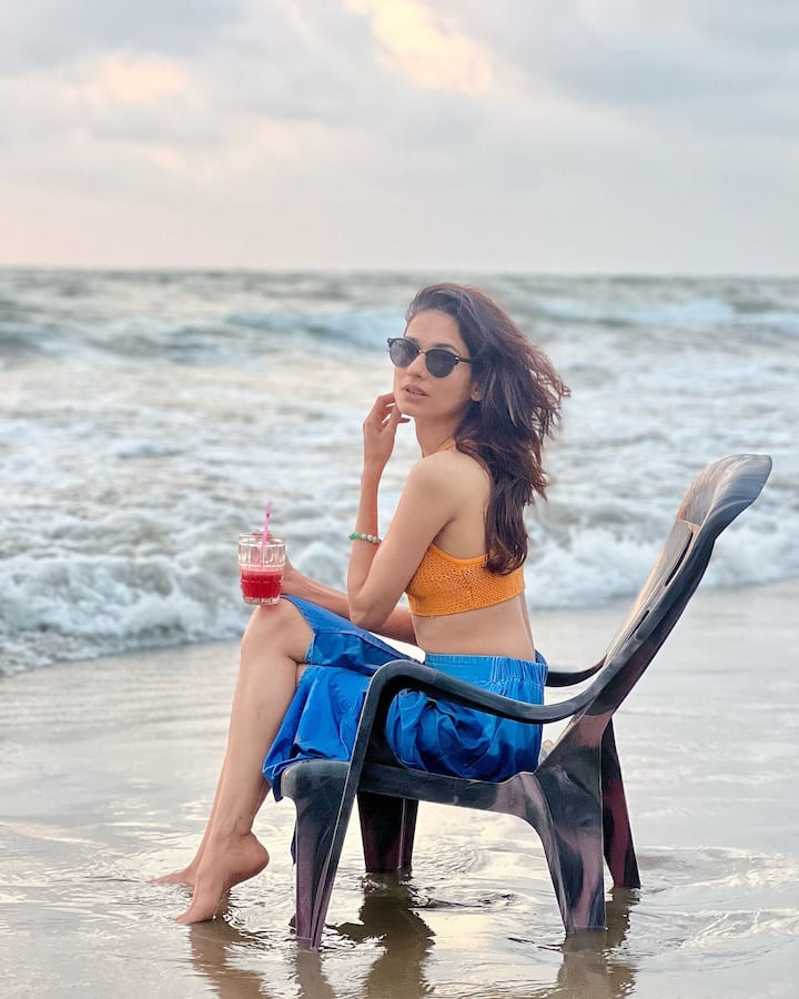 Aneri Vajani - Aneri Vajani, who was seen in the role of Anuj Kapadia's sister 'Malvika Kapadia' in the show, also said goodbye to the show after working for some time.