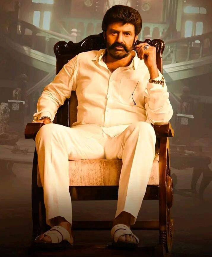 ఈ సందర్భంగా బాలయ్య సంబంధించిన పలు ఆసక్తికర విషయాలు వైరల్ అవుతున్నాయి. బాలకృష్ణ ఆస్తులు, ఆయన కార్ల కలెక్షన్, ఇష్టమైన ఫుడ్, ఆయన సినిమాలకు సంబంధించిన వివరాలు నెట్టింట చక్కర్లు కొడుతున్నాయి. (Image Credit: manabalayya/Instagram)