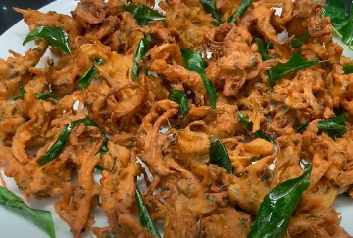 செய்முறை: முதல் ஸ்வீட் கார்னை வேகவைத்து உதிர்த்து எடுத்துக் கொள்ளவும்.