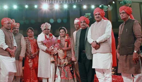 ਜੈ ਸ਼ਾਹ ਬਣੇ ICC ਦੇ ਨਵੇਂ ਚੇਅਰਮੈਨ  ਬੀਸੀਸੀਆਈ ਸਕੱਤਰ ਜੈ ਸ਼ਾਹ ਹੁਣ ਆਈਸੀਸੀ ਦੇ ਪ੍ਰਧਾਨ ਬਣ ਗਏ ਹਨ ਅਤੇ ਉਹ 1 ਦਸੰਬਰ ਤੋਂ ਅਹੁਦਾ ਸੰਭਾਲਣਗੇ। ਹਾਲਾਂਕਿ ਉਹ ਅੰਤਰਰਾਸ਼ਟਰੀ ਕ੍ਰਿਕਟ ਕੌਂਸਲ ਦੇ ਪ੍ਰਧਾਨ ਬਣਨ ਵਾਲੇ ਪਹਿਲੇ ਭਾਰਤੀ ਨਹੀਂ ਹਨ ਅਤੇ ਉਨ੍ਹਾਂ ਤੋਂ ਪਹਿਲਾਂ ਵੀ 4 ਭਾਰਤੀ ਇਸ ਅਹੁਦੇ 'ਤੇ ਰਹਿ ਚੁੱਕੇ ਹਨ।