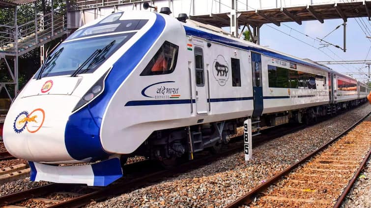 When will Kolhapur to Mumbai Vande Bharat Express start Several days demand is still pending Vande Bharat Express : देशात 'वंदे भारत' एक्स्प्रेसची शंभरी पार; कोल्हापूरला फक्त आश्वासनाचं 'गाजर' दाखवणार आहेत का?