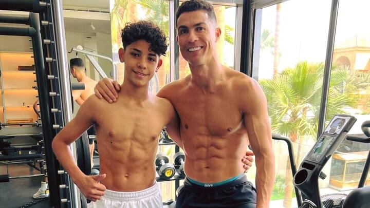 একটি সাক্ষাৎকারে রোনাল্ডো বলেছিলেন, 'ছেলেকে বুঝিয়েছিলাম, প্রযুক্তির ব্যবহার করা ভাল, কিন্তু আসক্তি ভাল নয়।'