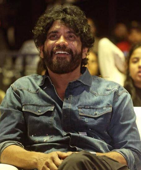 साउथ सुपरस्टार नागार्जुन ने साउथ के अलावा हिंदी फिल्मों में भी काम किया है. उनकी फैन फॉलोविंग पूरे भारत में है. अगर नेटवर्थ की बात करें तो  Siasat के मुताबिक, नागार्जुन की नेटवर्थ 950 करोड़ रुपये है.