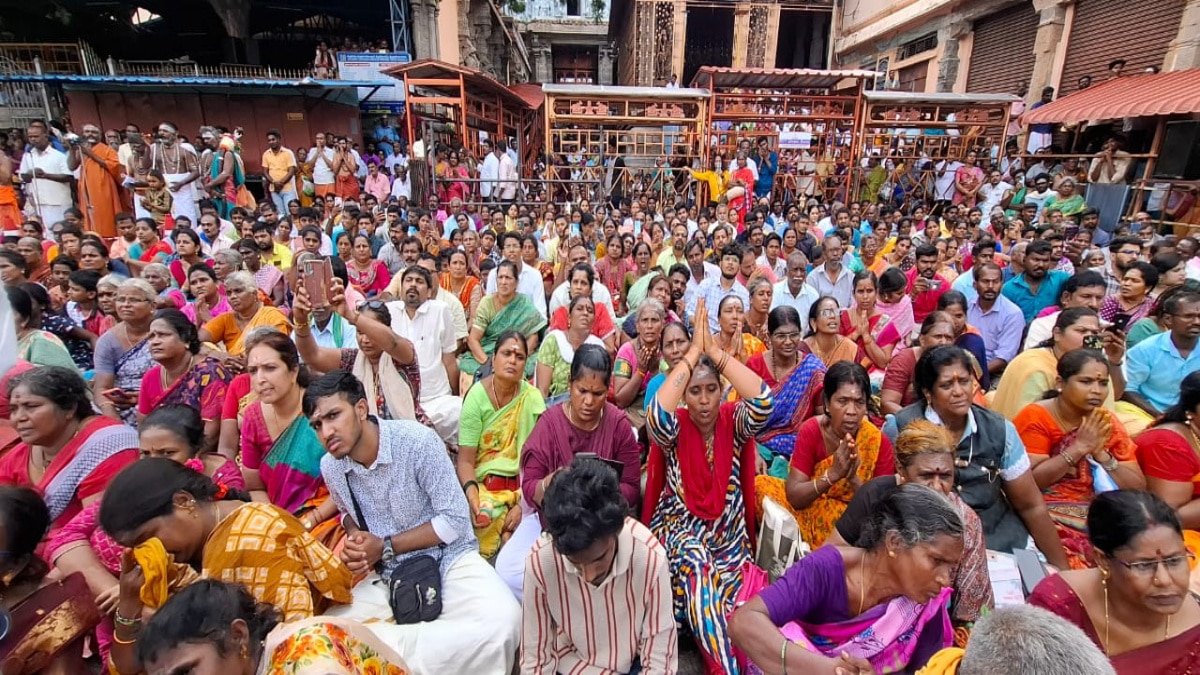 திருவண்ணாமலை அருள்மிகு அருணாசலேசுவரர் திருக்கோவிலில் நந்தி பகவானுக்கு சனி பிரதோஷம்