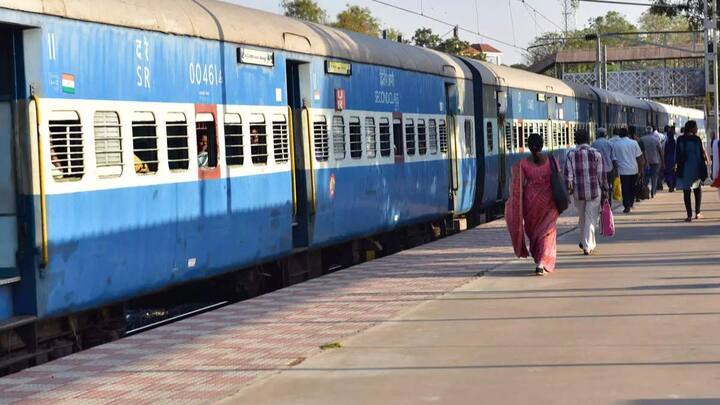 यात्रियों के लिए भारतीय रेलवे रोजाना हजारों की संख्या में ट्रेन चलता है. अक्सर जब लोगों को दूर का सफर करना होता है. तब लोग ट्रेन से जाना पसंद करते हैं.