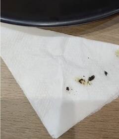 PDPU સર્કલ પાસે આવેલ Hocco ની હોટલના ખાવામાં ગરોળી કે ઉંદરની લીંડી નીકળી