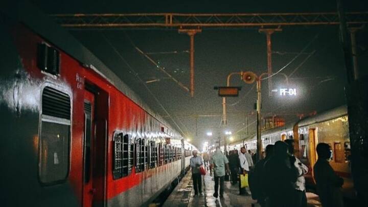 रात में 10 बजे के बाद आपको कैटरिंग की सुविधा भी नहीं मिलती है. यानी आपको कुछ खाना है. तो उससे पहले ही मंगा सकते हैं.