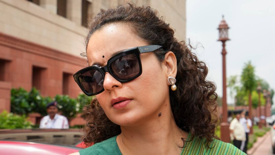 Prayagraj News: कंगना रनौत के खिलाफ कांग्रेस का प्रदर्शन, मजिस्ट्रेट को राष्ट्रपति के नाम सौंपा ज्ञापन Prayagraj Congress protest against BJP MP Kangana Ranaut submit memorandum President ann Prayagraj News: कंगना रनौत के खिलाफ कांग्रेस का प्रदर्शन, मजिस्ट्रेट को राष्ट्रपति के नाम सौंपा ज्ञापन