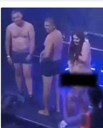 IPhone ਲਈ ਕੁੜੀਆਂ ਦੀ ਸ਼ਰਮਨਾਕ ਹਰਕਤ, ਲੋਕਾਂ ਦੀ ਭੀੜ ਵਿਚਾਲੇ ਹੋਈਆਂ ਨੰਗੀਆਂ