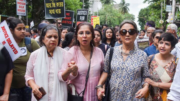 Kolkata Doctor Rape Murder Case: कोलकाता रेप मर्डर केस को लेकर जहां बंगाल के मेडिकल स्टाफ प्रदर्शन कर रहे हैं तो वहीं रविवार को फिल्म इंटस्ट्री से जुड़े कलाकरों ने भी प्रोटेस्ट में हिस्सा लिया.