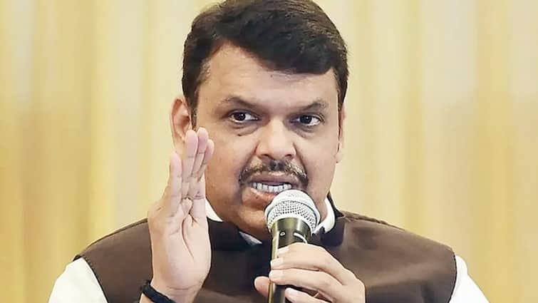 Chhatrapati Shivaji Maharaj statue collapse incident Devendra Fadnavis attack on MVA चुनाव से पहले शिवाजी को लेकर BJP ने याद दिला दी वो कौन सी बात, जो कांग्रेस के लिए बन सकती है गले की फांस?