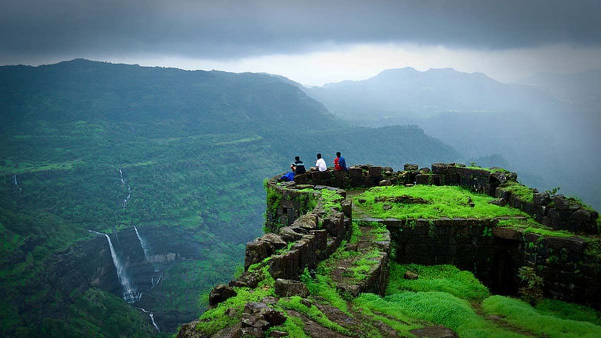 Monsoon Travel : गार वारा..पावसाच्या सरी... सिनेमातल्या गाण्यातील सीन अनुभवायचाय? लोणावळ्यात 'या' 3 ठिकाणांना भेट द्या...