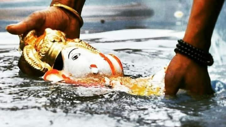 3. Eco-friendly immersion practices: Therefore, it is advisable to immerse the idol in a tank or tub of water at home rather than in natural sources of water. This reduces water pollution and at the same time conserves the lives of organisms inhabiting the water. (Image source: Pinterest/ Satarupa Satapathy)