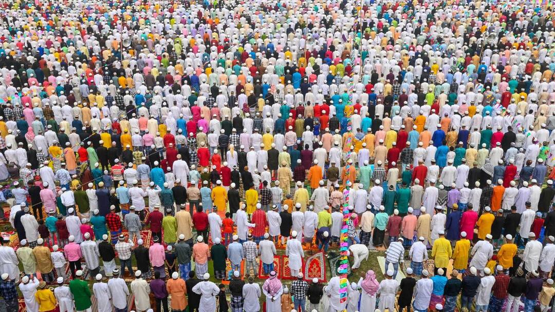 Assam Namaz Break Row BJP leader Pralhad Joshi attacks Tejashwi Yadav JDU LJP against Himanta Biswa Sarma decision Assam Namaz Break: 'राज्यसभा और लोकसभा नमाज पढ़ने के लिए है?', बीजेपी का तेजस्वी पर पलटवार लेकिन अपनों से घिरी एनडीए