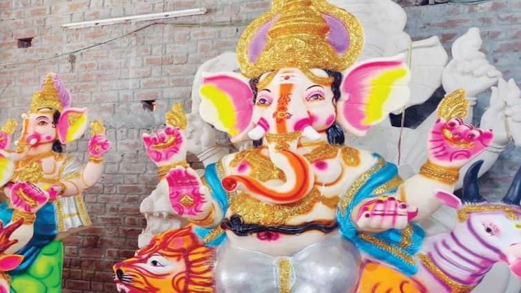 Vinayagar Chaturthi 2024 lord vinayaga idol work intensity know full details Vinayagar Chathurthi 2024: இன்னும் ஒரு வாரம்தான்! விநாயகர் சிலைகள் எப்படி வாங்கணும் தெரியுமா?