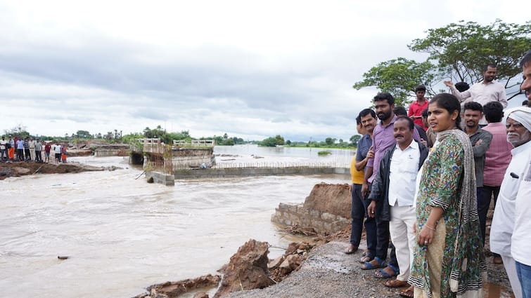 Telangana News Telangana Floods Amit Shah Promises Aid CM Revanth Reddy Holds Review Amid Flash Flood Threat In 19 Districts Telangana Flood: PM Modi Assures Support As 9 Die Amid Rain Fury, 19 Districts Face Flash Flood Threat