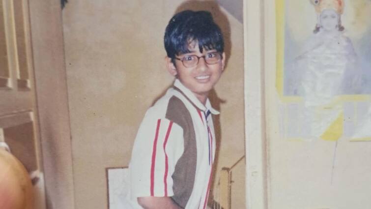 Actor Ankush Hazra shares childhood Photo on social media Entertainment News Tollywood Tollywood: চশমা পরেই ঘরের মধ্যে ক্রিকেট, টলিউডের এই খুদেই কিন্তু এখন অ্যাকশন হিরো