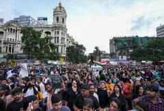 अपर्णा सेन से लेकर स्वस्तिका मुखर्जी तक, कोलकाता रेप केस के खिलाफ सड़कों पर उतरे सितारे
