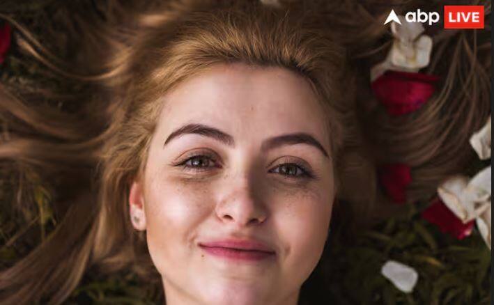 ਇਸ ਸਵਾਲ ਦਾ ਜਵਾਬ ਕਿ ਅੰਗਰੇਜ਼ਾਂ ਦੇ ਸੁਨਹਿਰੇ ਵਾਲ ਕਿਉਂ ਹਨ, ਕਈ ਜੈਵਿਕ, ਇਤਿਹਾਸਕ ਅਤੇ ਸੱਭਿਆਚਾਰਕ ਕਾਰਨਾਂ ਵਿੱਚ ਪਿਆ ਹੈ।