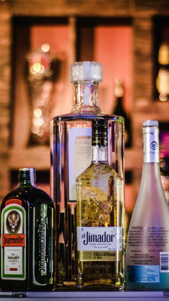 दुनिया के इन देशों में पुरषों से ज्यादा महिलाएं पीती है शराब