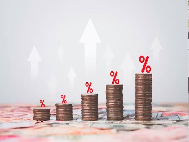 IDBI बैंक 300 दिन, 375 दिन और 444 दिन की स्पेशल एफडी स्कीम लेकर आया है. इस स्कीम का नाम है उत्सव एफडी स्कीम. इस स्कीम के तहत 300 दिन की स्पेशल एफडी स्कीम पर 7.05 फीसदी और सीनियर सिटीजन को 7.55 फीसदी ब्याज का लाभ मिल रहा है.