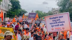 Maha Vikas Aghadi Jode Maro Andolan : महाविकास आघाडीकडून जोडे मारो आंदोलन; उद्धव ठाकरेंनी मुख्यमंत्री, दोन्ही उपमुख्यमंत्र्याच्या पोस्टरला मारले जोडे