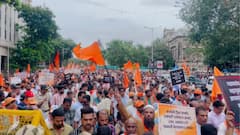 Maha Vikas Aghadi Jode Maro Andolan : महाविकास आघाडीकडून जोडे मारो आंदोलन; उद्धव ठाकरेंनी मुख्यमंत्री, दोन्ही उपमुख्यमंत्र्याच्या पोस्टरला मारले जोडे