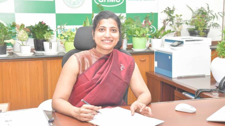 ghmc commissioner amrapali said the authorities have been alerted GHMC Commissioner: హైదరాబాద్ నగరంలో రెడ్ అలెర్ట్,  బయటకు రావొద్దంటూ ఆమ్రపాలి సూచన