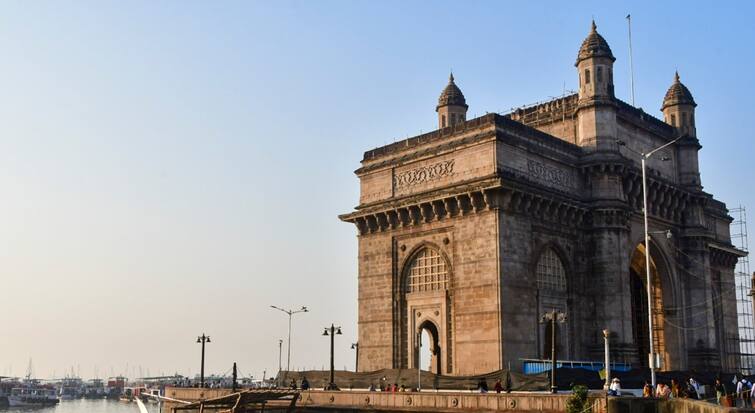 Mumbai Gateway of India Closed for MVA Joote Maro Andolan Against Shivaji Maharaj Statue Collapse मुंबई में पर्यटक नहीं देख पाएंगे गेटवे ऑफ इंडिया! अगले आदेश तक किया गया बंद, ये है बड़ी वजह 