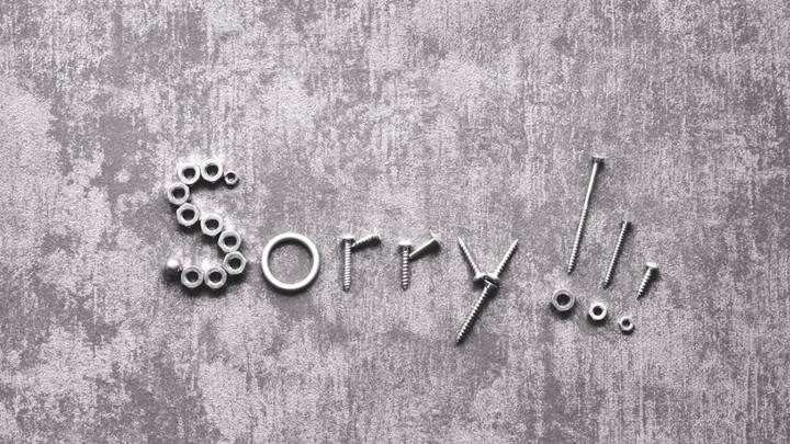 SORRY का सही अर्थ दुखी महसूस करना, खेद व्यक्त करना या फिर अपनी गलती पर दुखी होना है. सॉरी बोलने के बाद आपके गलती दोहराने की गुंजाइश बेहद कम हो जानी चाहिए. 'सॉरी' शब्द अंग्रेजी के 'सरिग' या 'सॉरो' शब्द से बना है, जिसका मतलब होता है 'गुस्सा या परेशान' होना है.