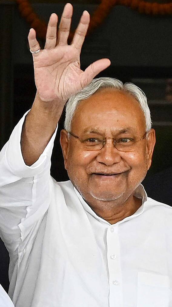 किस गाड़ी में घूमते हैं बिहार के CM नीतीश कुमार?