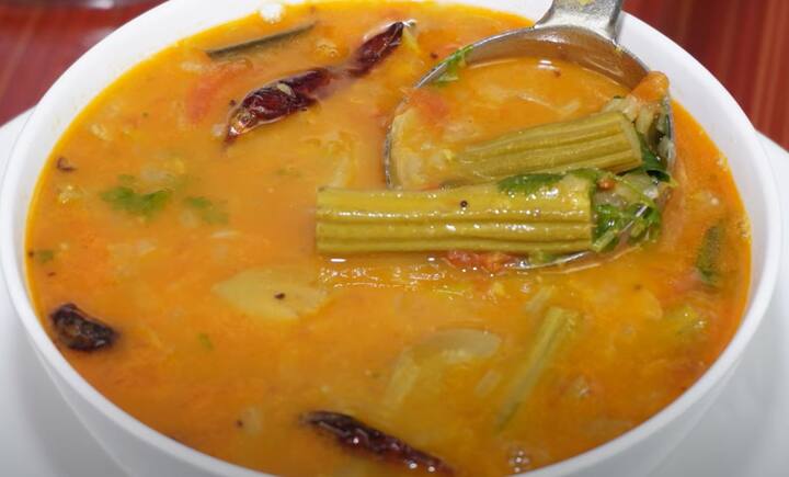 வெங்காய சாம்பார் செய்யும் போது தேங்காயுடன் வெங்காயத்தை வதக்கி அரைத்து சாம்பாரில் சேர்த்தால் சுவையாக இருக்கும்.