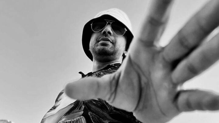 কাজের ক্ষেত্রে, সদ্য মুক্তি পেয়েছে দেবের নতুন ছবি 'খাদান'-এর টিজার।