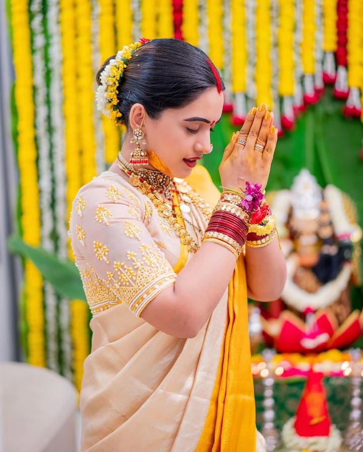 బిగ్​బాస్​ తర్వాత పలు షోలు చేసింది స్రవంతి చోకరపు. ఈ భామ ప్రేమించి పెళ్లిచేసుకుంది. తానే అతనికి ప్రపోజ్ చేసినట్లు తెలిపింది. (Images Source : Instagram/Sravanthi Chokarapu)