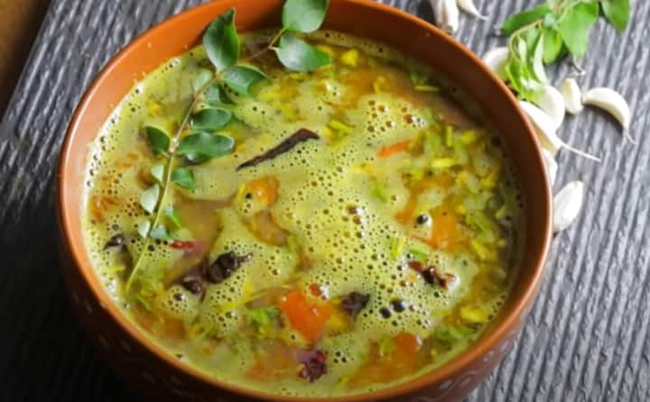 ரசம் செய்யும் போது கருவேப்பிலைக்கு பதில் முருங்கை கீரை சேர்த்தால் சுவையாக இருக்கும்