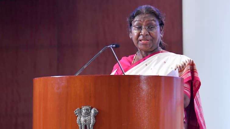 president droupadi murmu remarks on rape crime against women Criminals roaming fearlessly and victim living in fear 'बेखौफ घूमते अपराधी और डर कर जी रहे पीड़ित', रेप जैसी घटनाओं पर बोलीं राष्ट्रपति मुर्मू