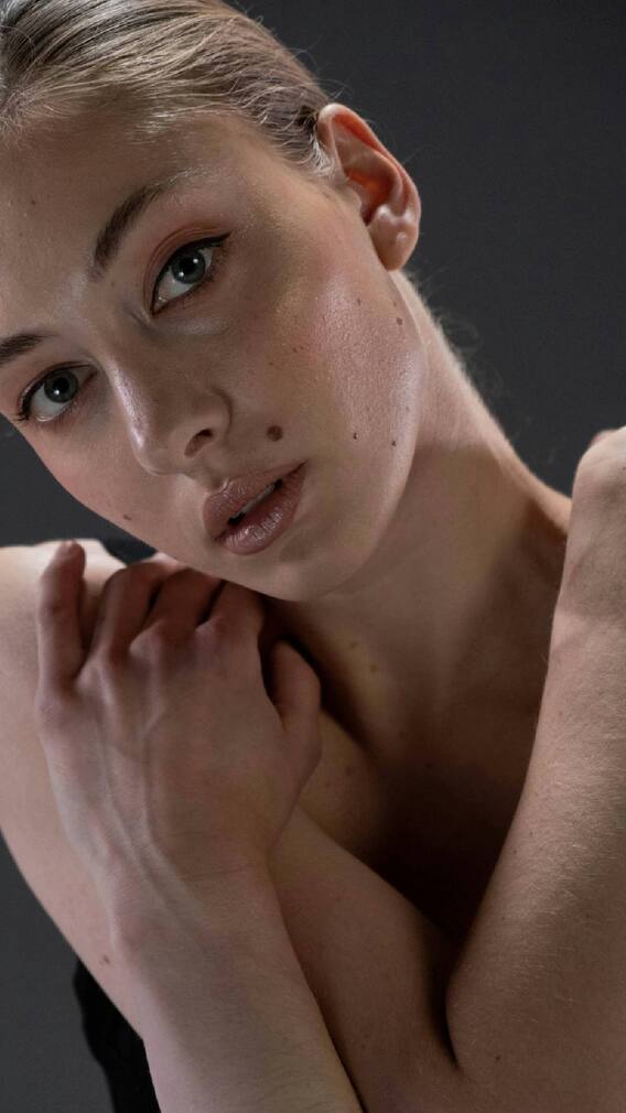 शरीराच्या 'या' भागांवर तीळ असणे हे भाग्यवान असल्याचे लक्षण !