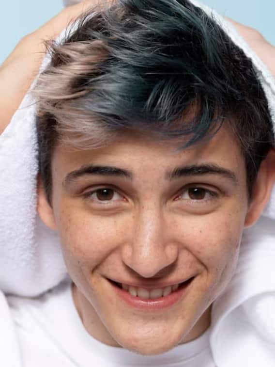 क्या सफेद बाल तोड़ने से सिर के बाल और जल्दी सफेद होते हैं