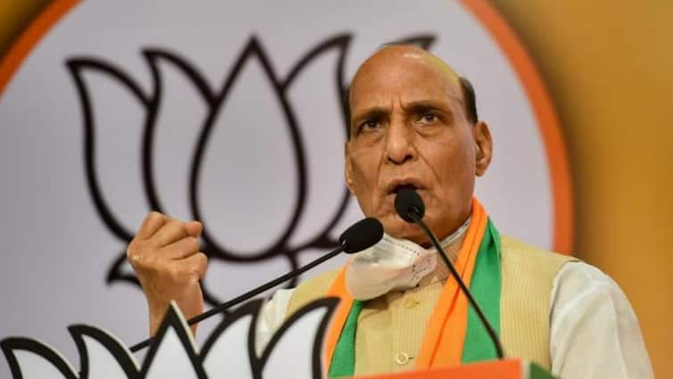 rajnath singh addresses military leadership armed forces neighbouring countries 'સશસ્ત્ર દળોએ યુદ્ધ માટે તૈયાર રહેવાની જરૂર છે', જાણો રક્ષામંત્રી રાજનાથ સિંહે કેમ કહી આ મોટી વાત