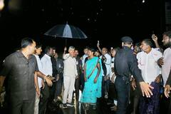 Vijayawada Floods: వరద సహాయ చర్యలపై సీఎం సమీక్ష- అర్థరాత్రి వేళ విజయవాడలో పర్యటన